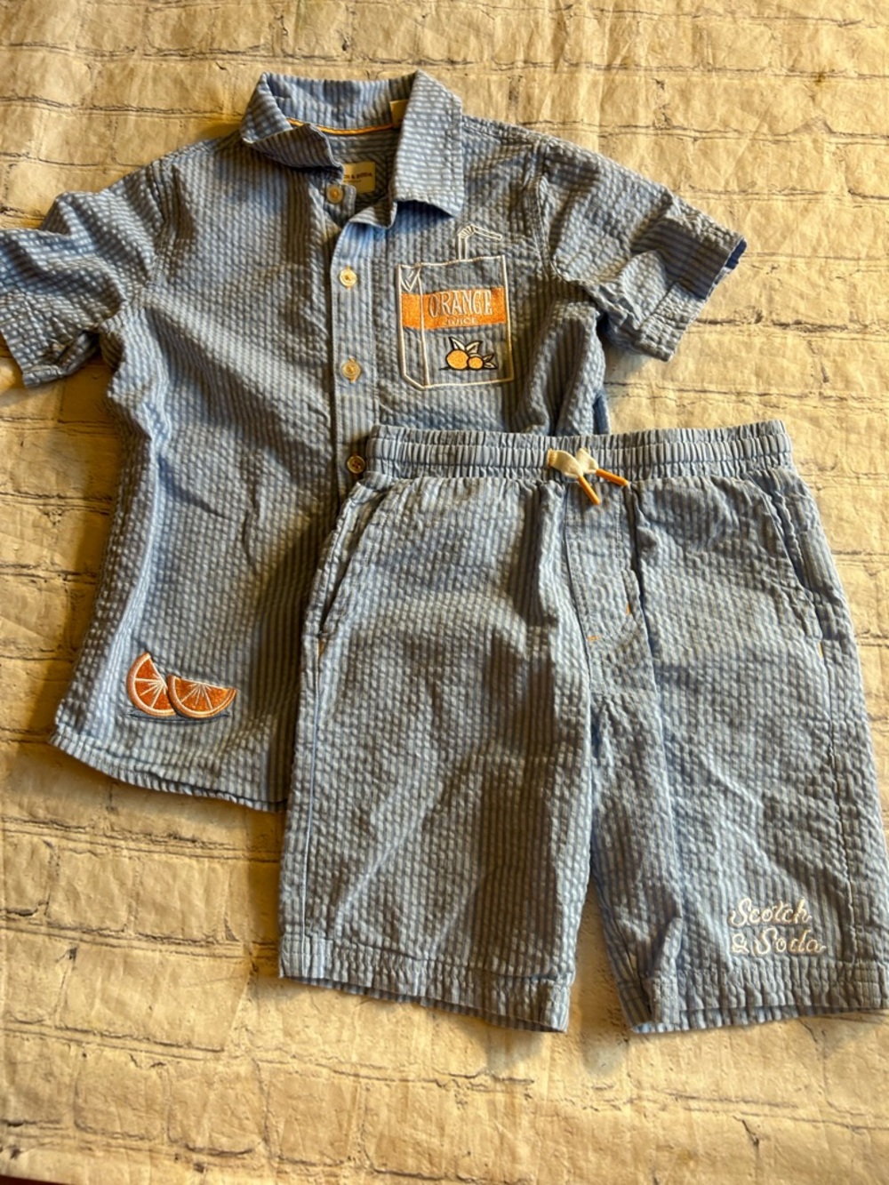 SCOTCH & SODA BOYS (2) SEERSUCKER SHORT OUTFITS BLUE/ORANGE JUICE BOX GRAPHICS 7 - Picture 9 of 10